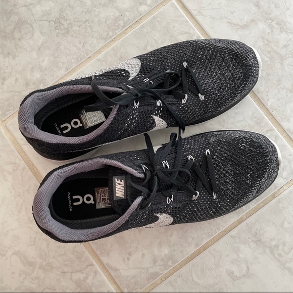 Men’s Nike Black & White Cloudflow Sneakers - Picture 3 of 13